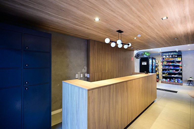 Studio impecável ao lado da estação de metrô