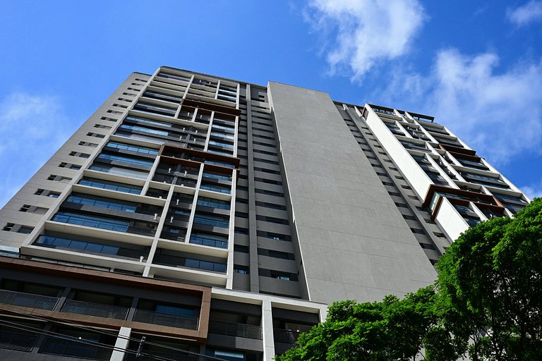 Studio impecável ao lado da estação de metrô