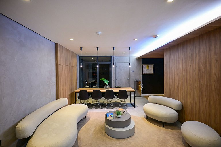 Studio impecável ao lado da estação de metrô