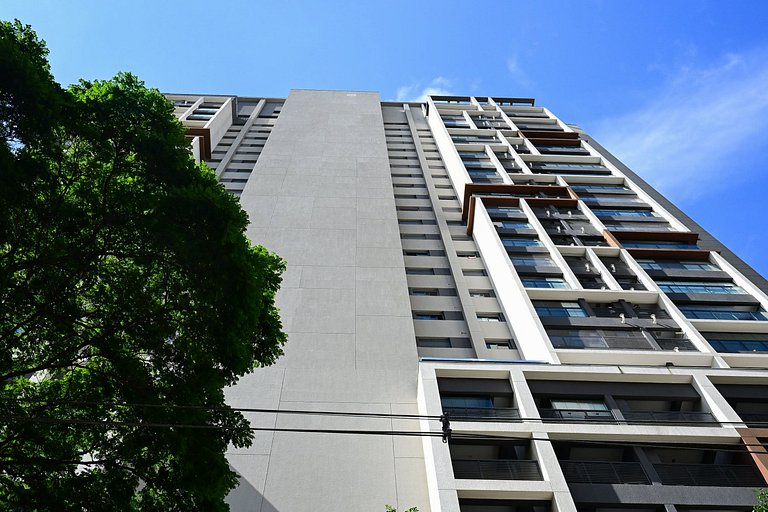 Studio impecável ao lado da estação de metrô