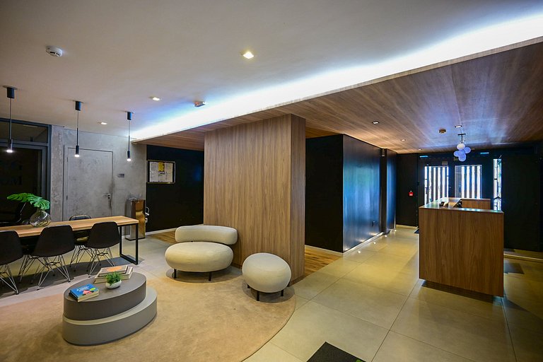 Studio impecável ao lado da estação de metrô