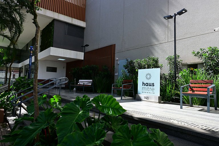 Studio impecável ao lado da estação de metrô