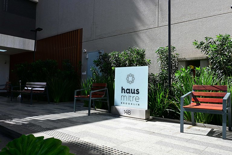 Studio impecável ao lado da estação de metrô