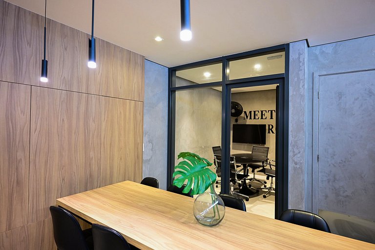 Studio impecável ao lado da estação de metrô