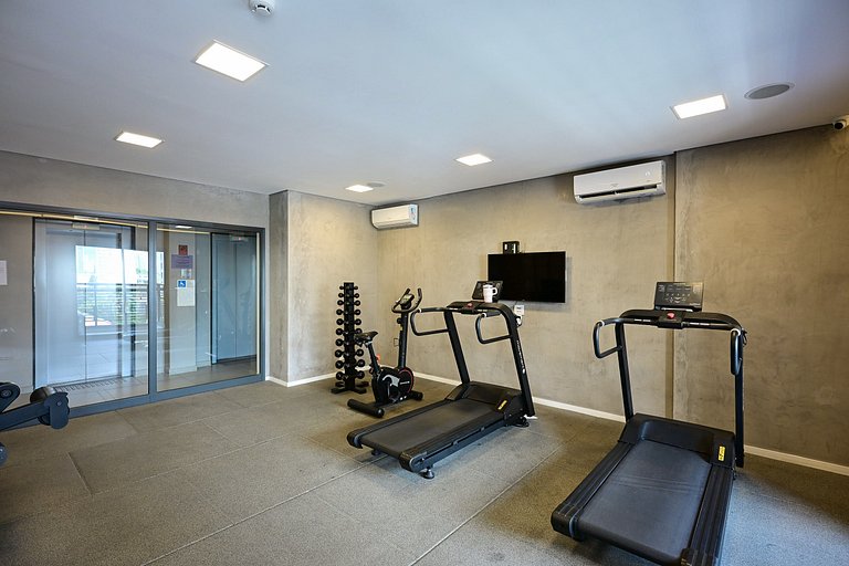 Studio impecável ao lado da estação de metrô