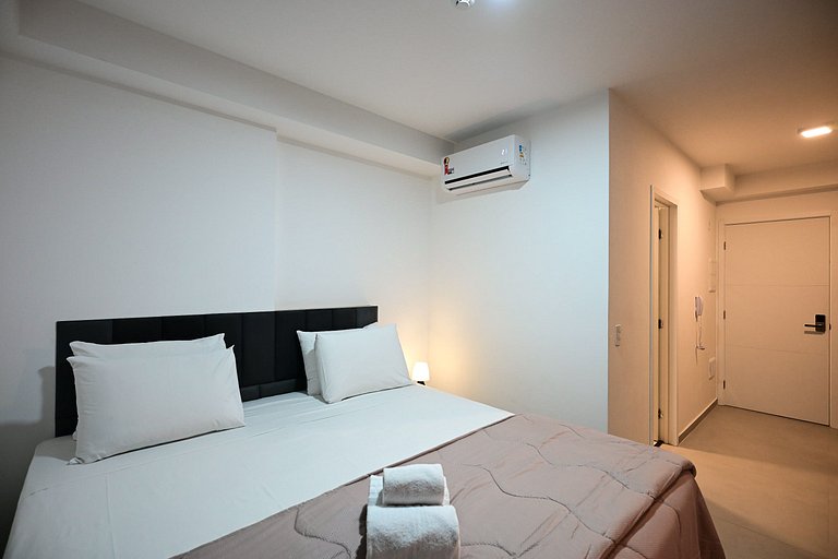 Studio impecável ao lado da estação de metrô