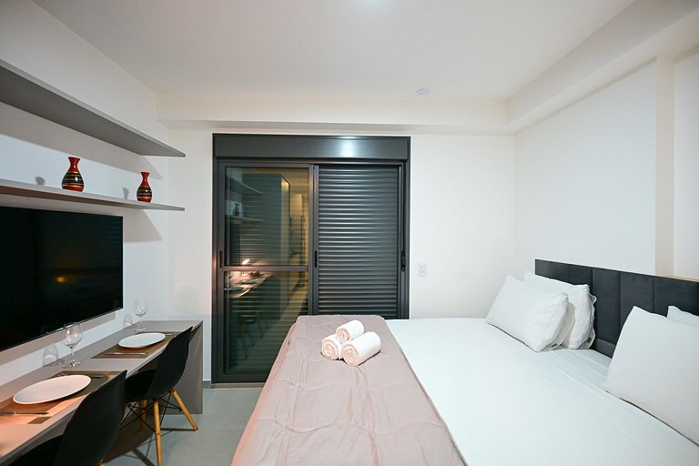 Studio impecável ao lado da estação de metrô