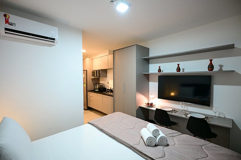 Studio impecável ao lado da estação de metrô