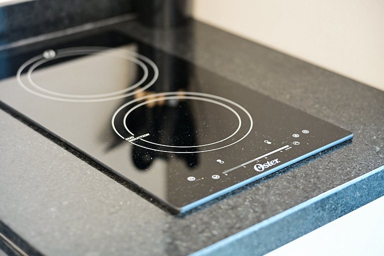 Studio impecável ao lado da estação de metrô