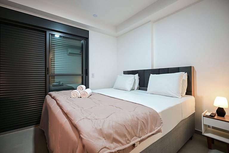 Studio impecável ao lado da estação de metrô