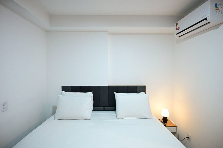 Studio impecável ao lado da estação de metrô