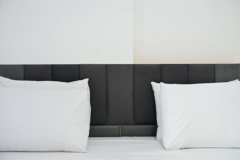 Studio impecável ao lado da estação de metrô