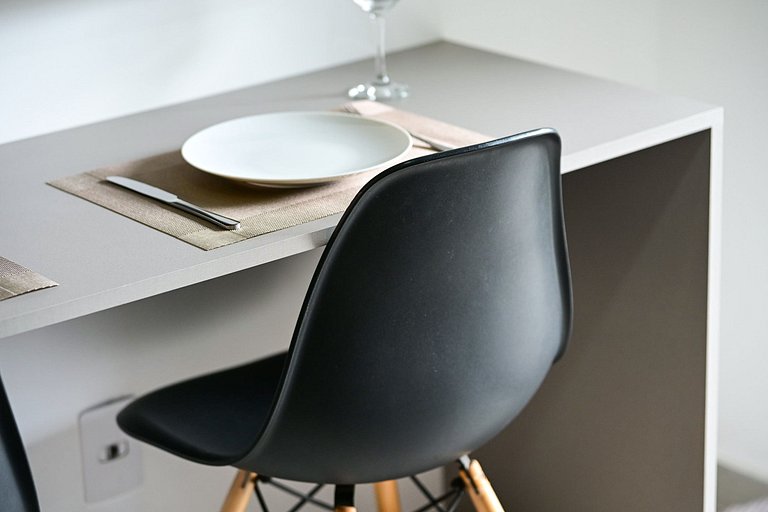 Studio impecável ao lado da estação de metrô