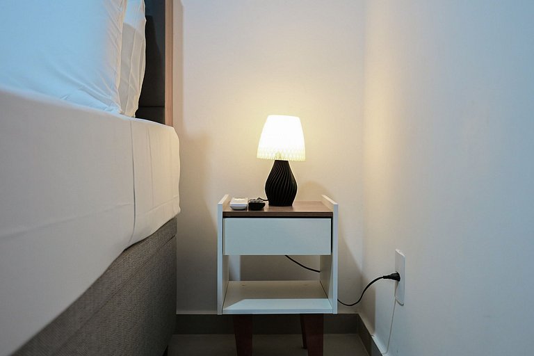 Studio impecável ao lado da estação de metrô