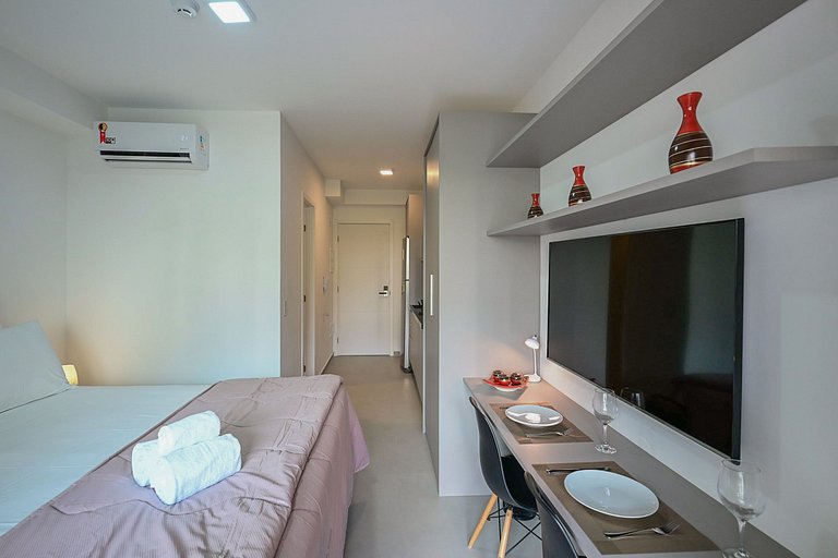 Studio impecável ao lado da estação de metrô