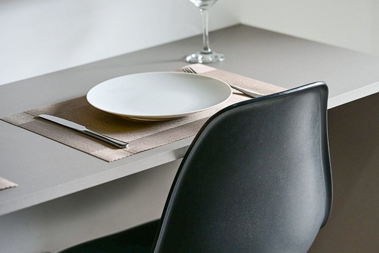 Studio impecável ao lado da estação de metrô