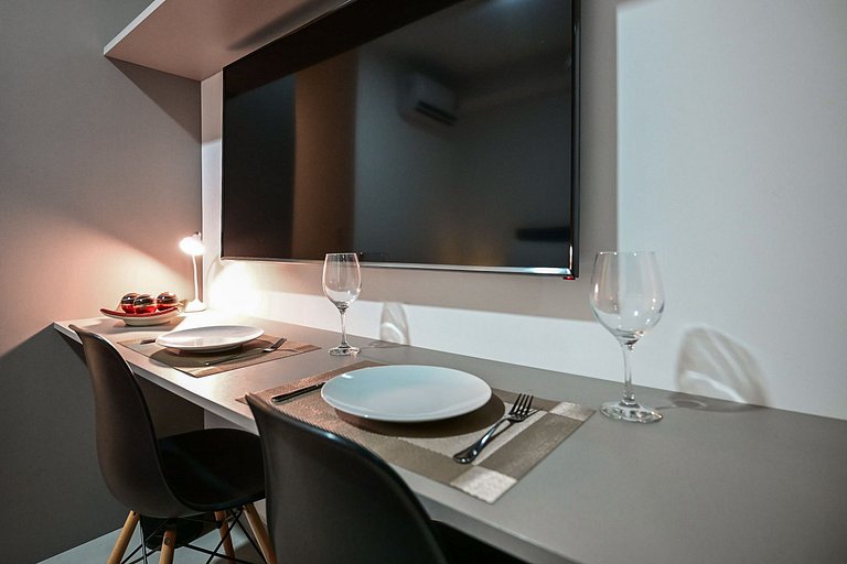 Studio impecável ao lado da estação de metrô