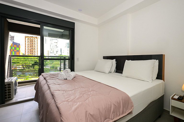 Studio impecável ao lado da estação de metrô