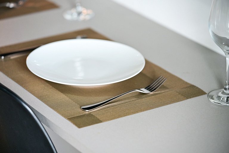 Studio impecável ao lado da estação de metrô