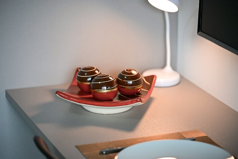 Studio impecável ao lado da estação de metrô