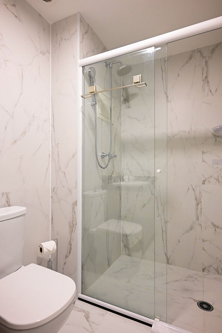 Studio impecável ao lado da estação de metrô