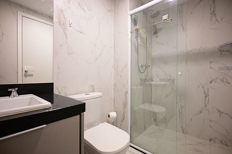 Studio impecável ao lado da estação de metrô